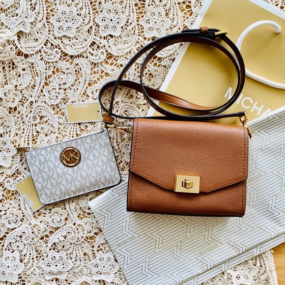 Michael Kors Handbags - Michael Kors Crossbody.